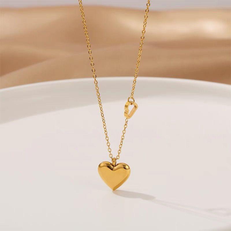 Elegant heart necklace