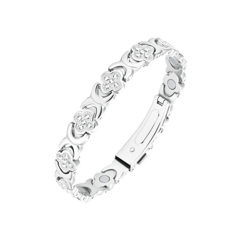 Four-leaf clover bracelet